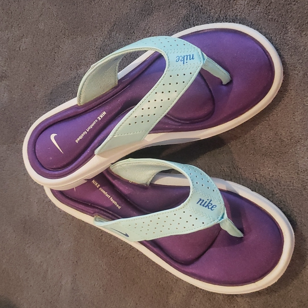 Womans Nike sandals